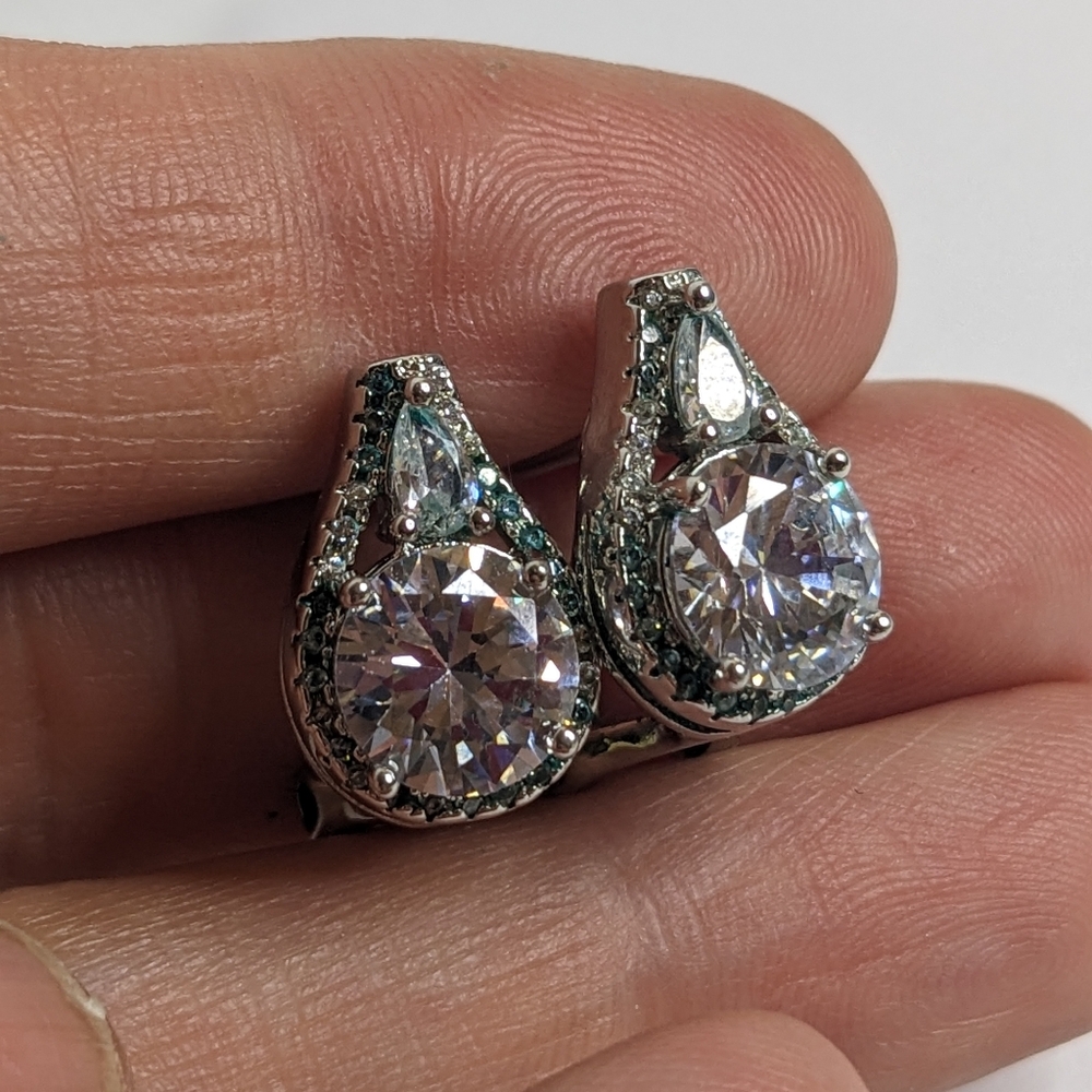 Elegant Teardrop CZ Leverback Earrings – Silver Tone - Picture 3 of 9